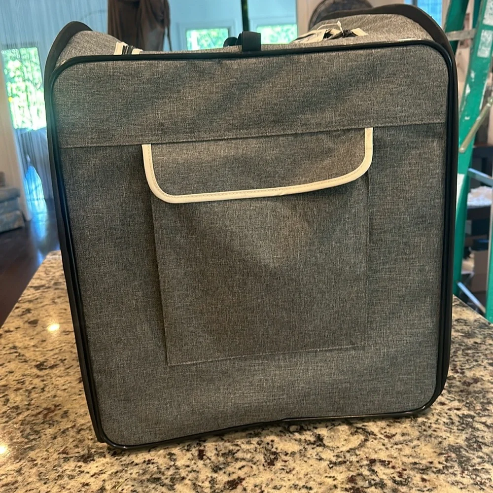 New Never been used Petsfit collapsable dog kennel